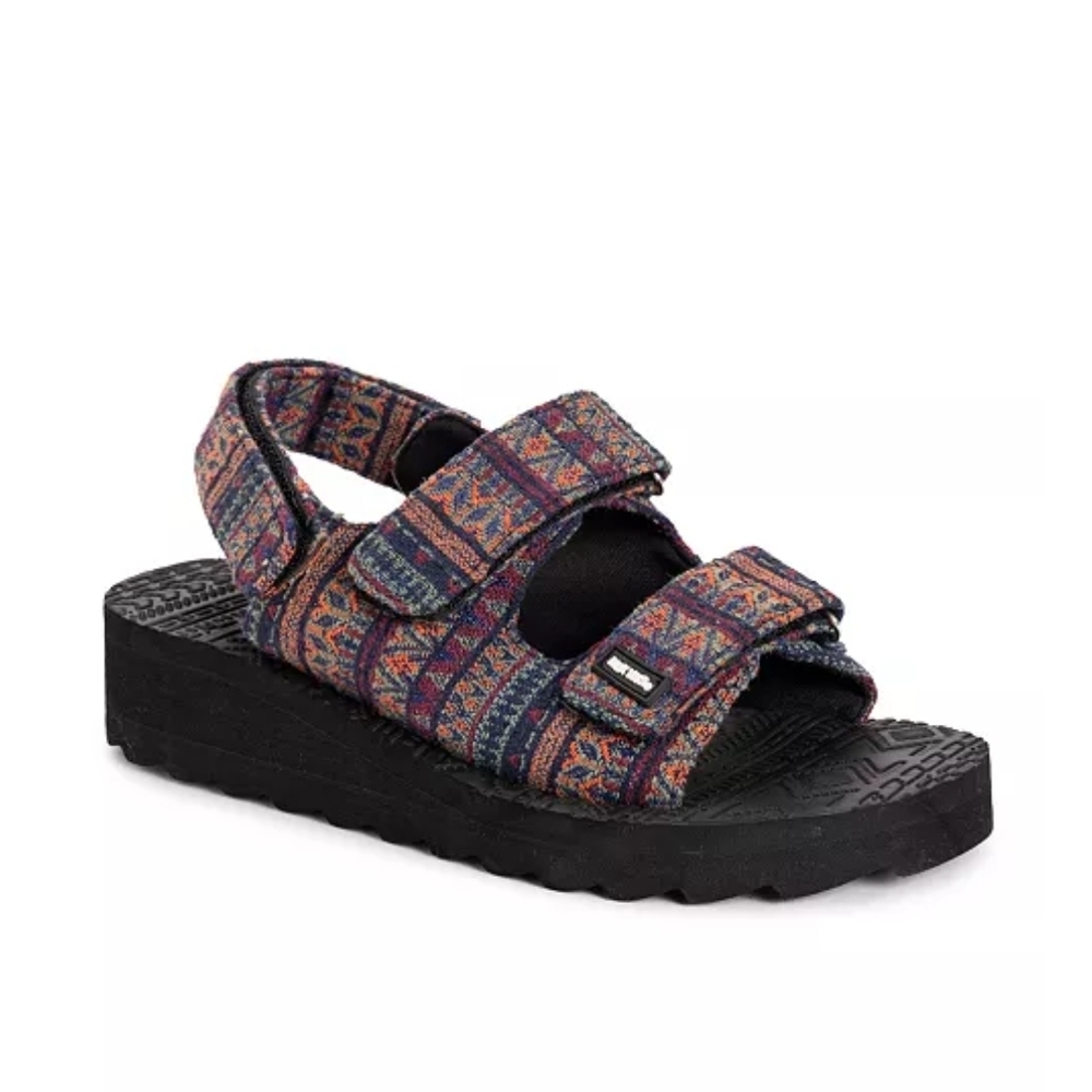 MukLuk Wave Curl Sandals